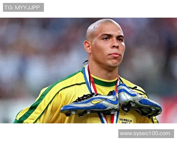 球星足球场上飞驰如风瞬间急速冲刺展现超凡速度与力量